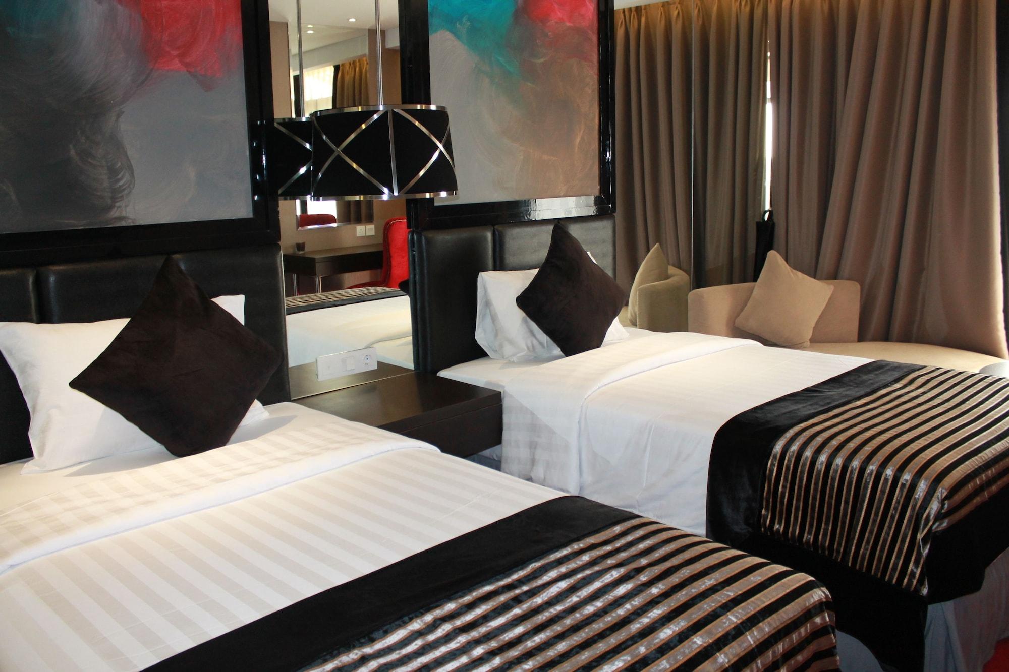Amaroossa Cosmo Hotel 4*